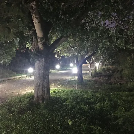 Oda ve Kahvaltı Agrib&b Il Pomo D'oro 3*